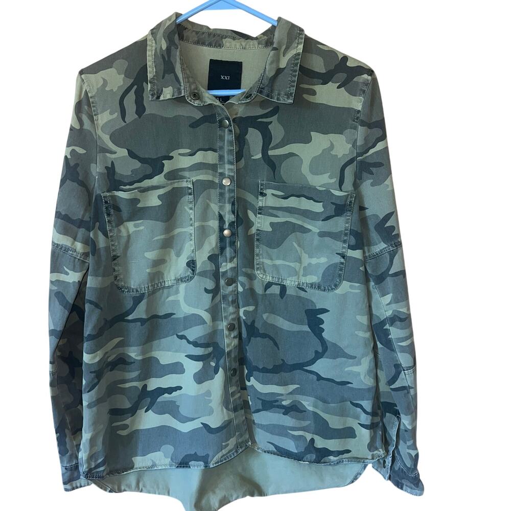 Stylish Green Camo Denim Jacket Size Large Button Down Shirt Utility Army